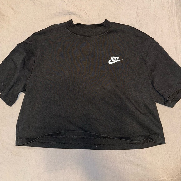Cropped Nike T-Shirt - Picture 1 of 1